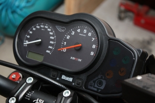 03 Buell Ganganzeige SureShift Motogadget 